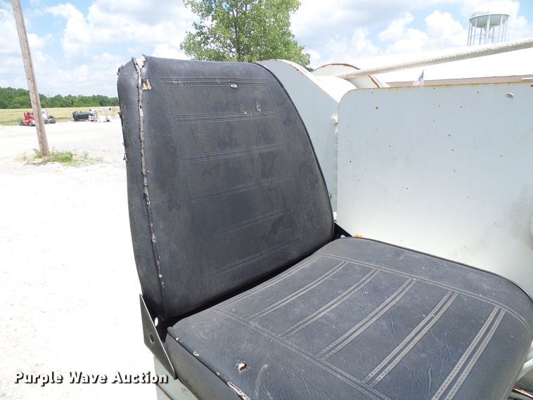 image for item DI0543 2005 International 7400 digger derrick truck