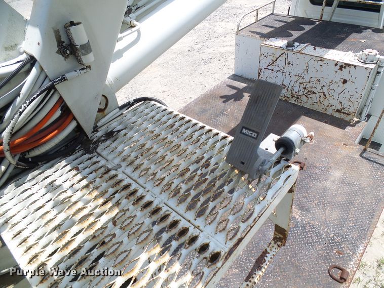 image for item DI0543 2005 International 7400 digger derrick truck