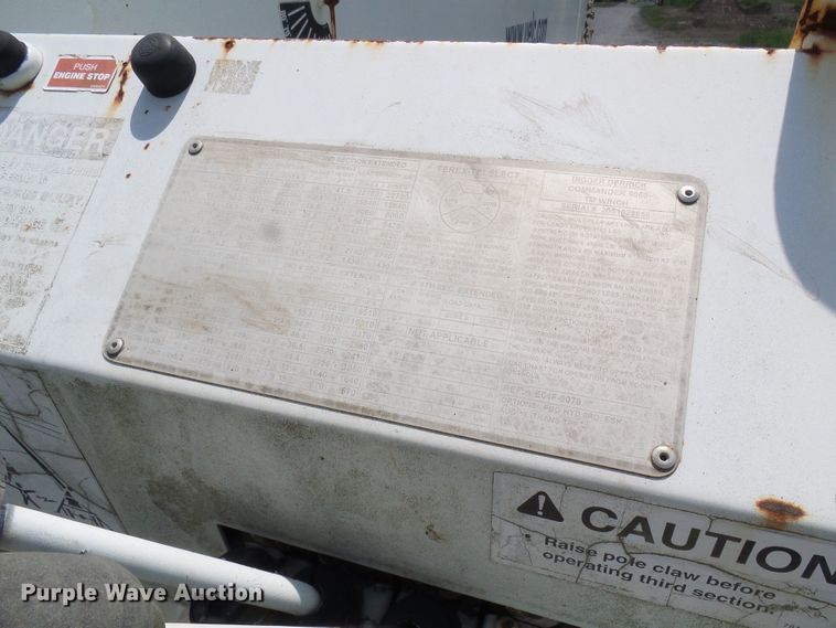 image for item DI0543 2005 International 7400 digger derrick truck