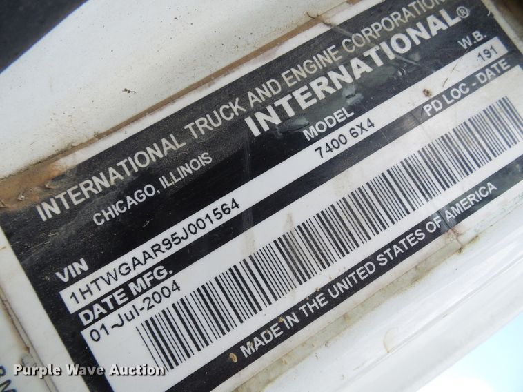 image for item DI0543 2005 International 7400 digger derrick truck