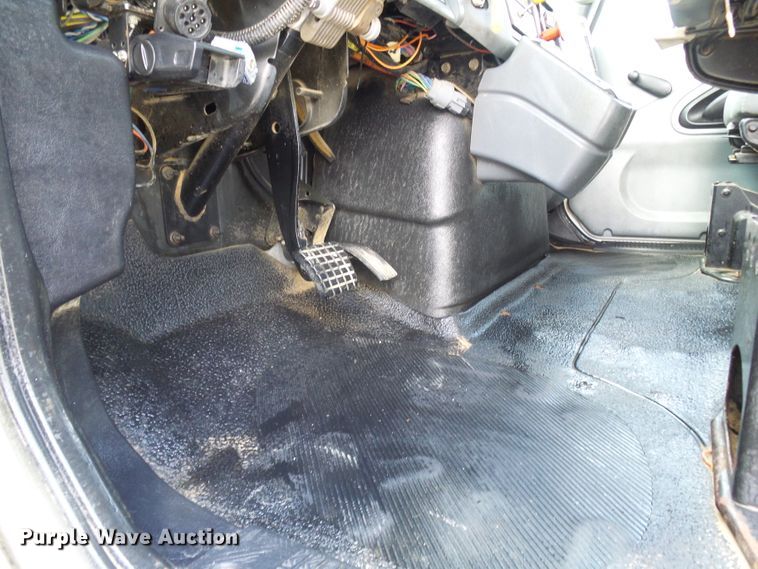 image for item DI0543 2005 International 7400 digger derrick truck