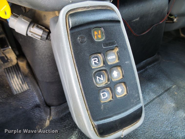 image for item DI0543 2005 International 7400 digger derrick truck