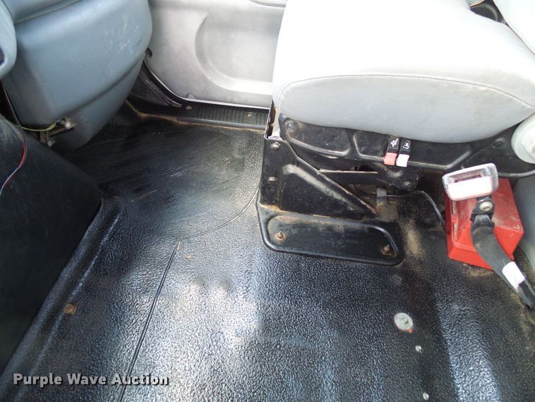 image for item DI0543 2005 International 7400 digger derrick truck