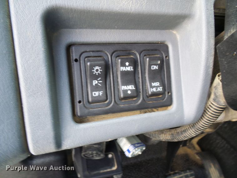 image for item DI0543 2005 International 7400 digger derrick truck