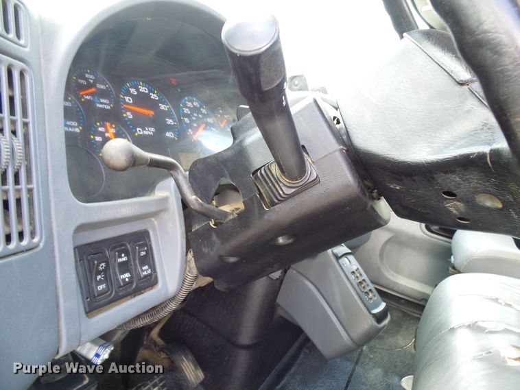 image for item DI0543 2005 International 7400 digger derrick truck