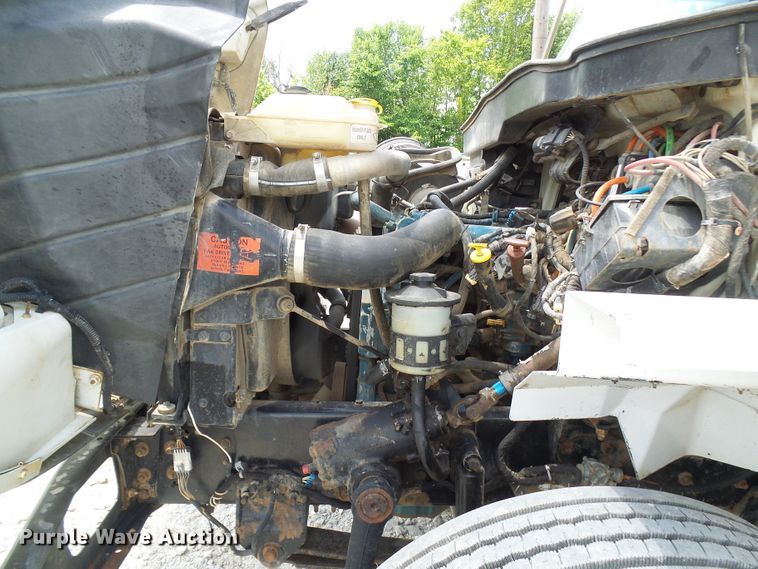 image for item DI0543 2005 International 7400 digger derrick truck