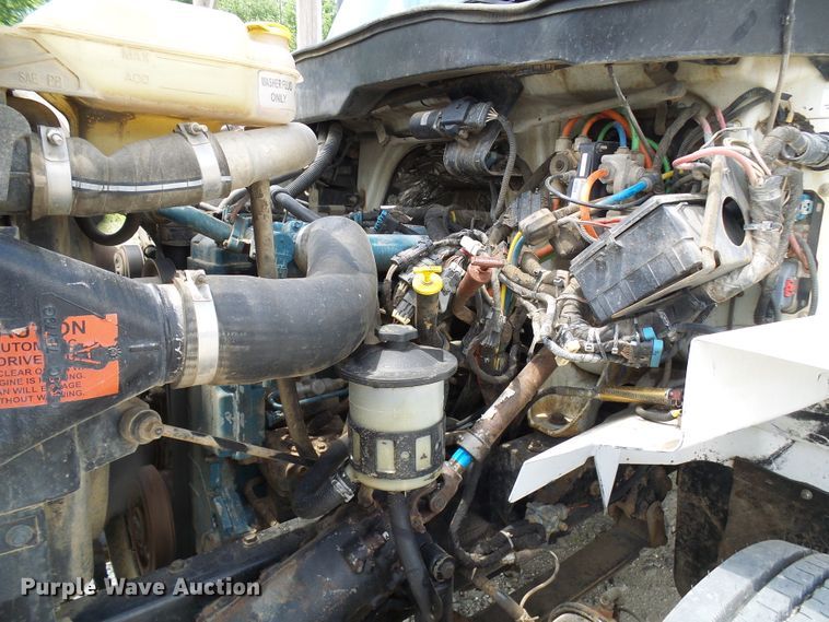 image for item DI0543 2005 International 7400 digger derrick truck