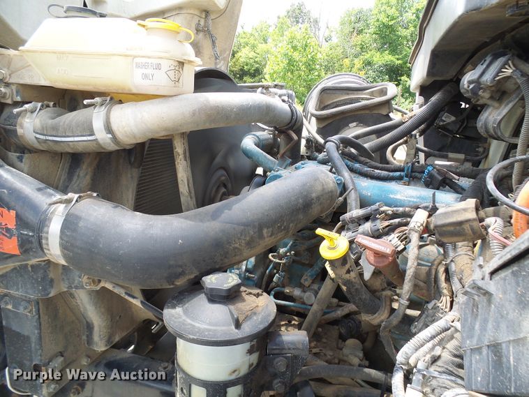 image for item DI0543 2005 International 7400 digger derrick truck