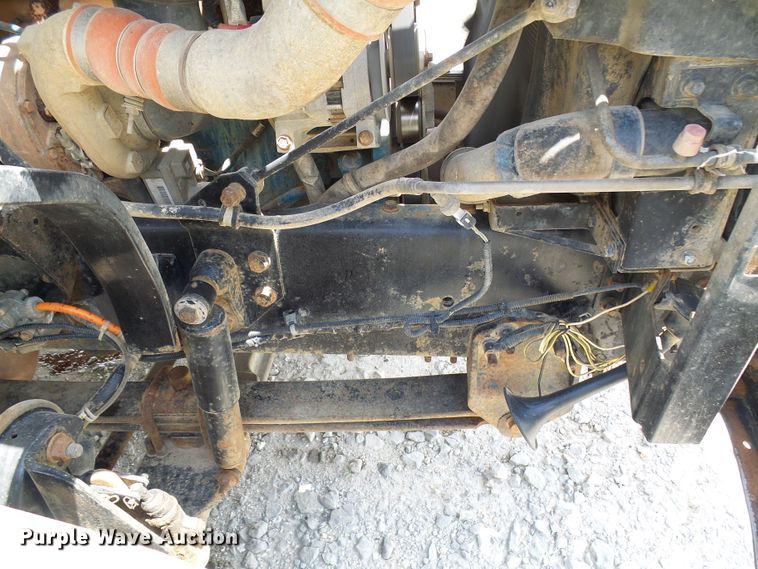 image for item DI0543 2005 International 7400 digger derrick truck