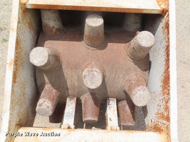 image for item DW9301 Excavator trench compactor