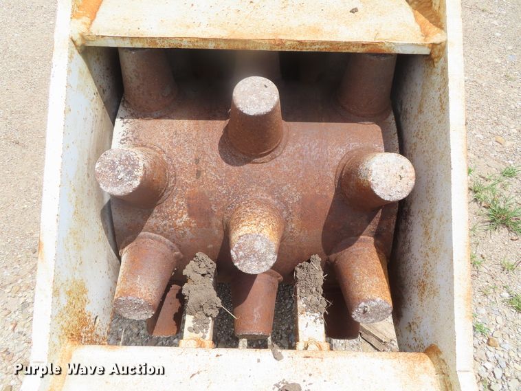 image for item DW9301 Excavator trench compactor