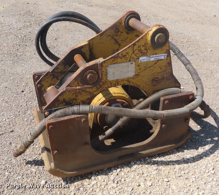 image for item DW9311 Caterpillar plate compactor