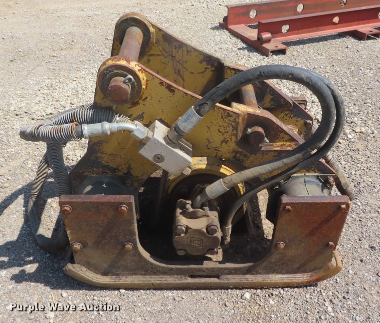 image for item DW9311 Caterpillar plate compactor