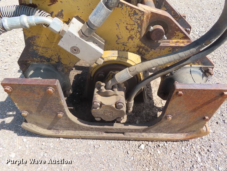image for item DW9311 Caterpillar plate compactor