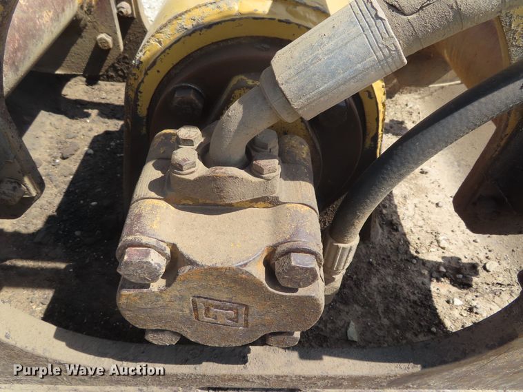 image for item DW9311 Caterpillar plate compactor