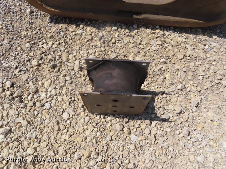 image for item DW9311 Caterpillar plate compactor