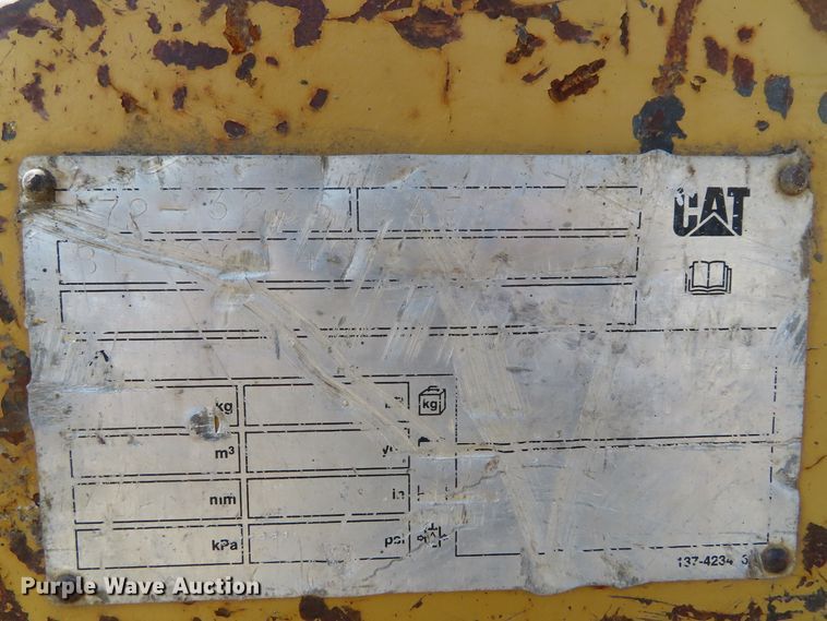 image for item DW9311 Caterpillar plate compactor