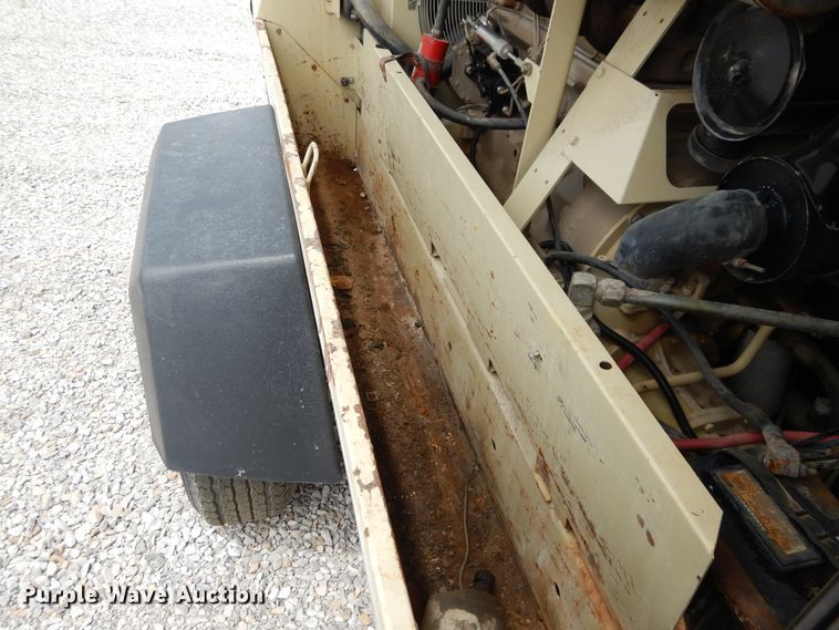image for item DY9845 1993 Ingersoll Rand 185 air compressor