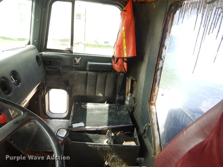 image for item ED9350 1990 International 9400 dump truck