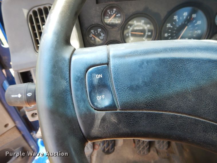 image for item ED9418 2000 Sterling L-Line mixing plant truck