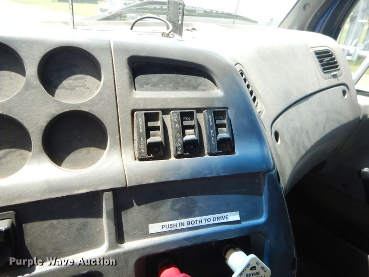 image for item ED9418 2000 Sterling L-Line mixing plant truck