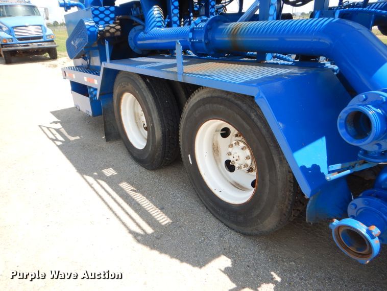 image for item ED9418 2000 Sterling L-Line mixing plant truck