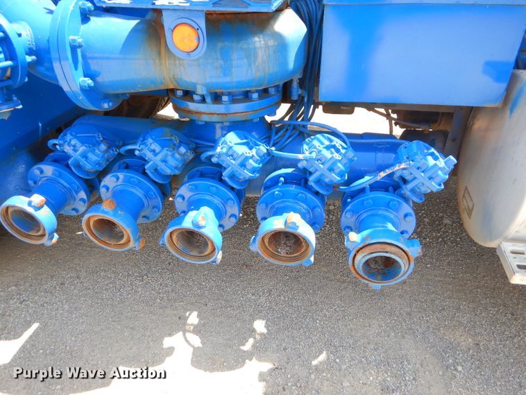 image for item ED9418 2000 Sterling L-Line mixing plant truck