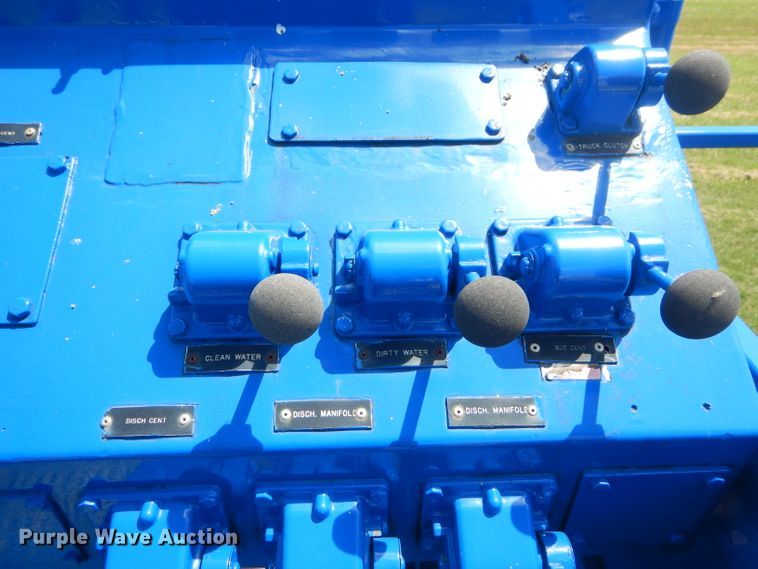 image for item ED9418 2000 Sterling L-Line mixing plant truck