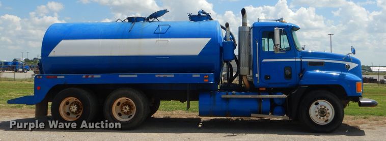 image for item ED9419 1996 Mack CH613 vacuum truck