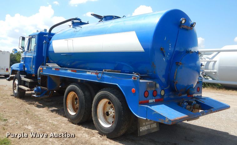 image for item ED9419 1996 Mack CH613 vacuum truck