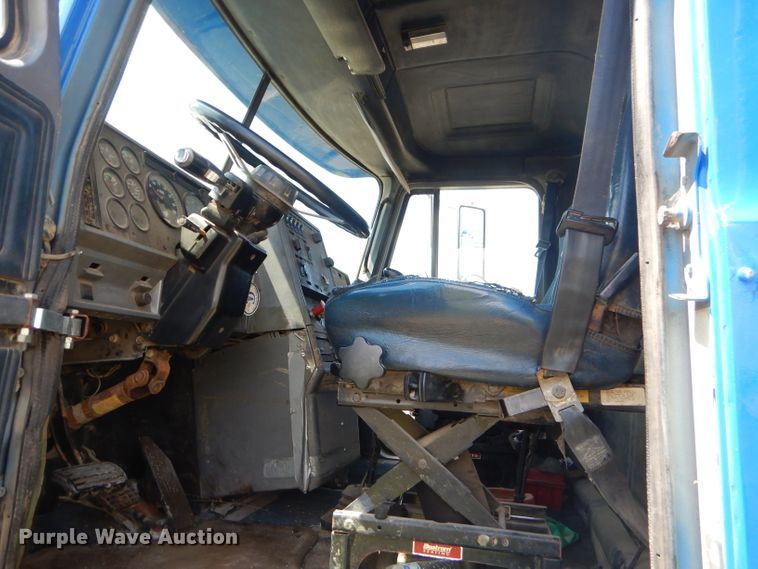 image for item ED9419 1996 Mack CH613 vacuum truck