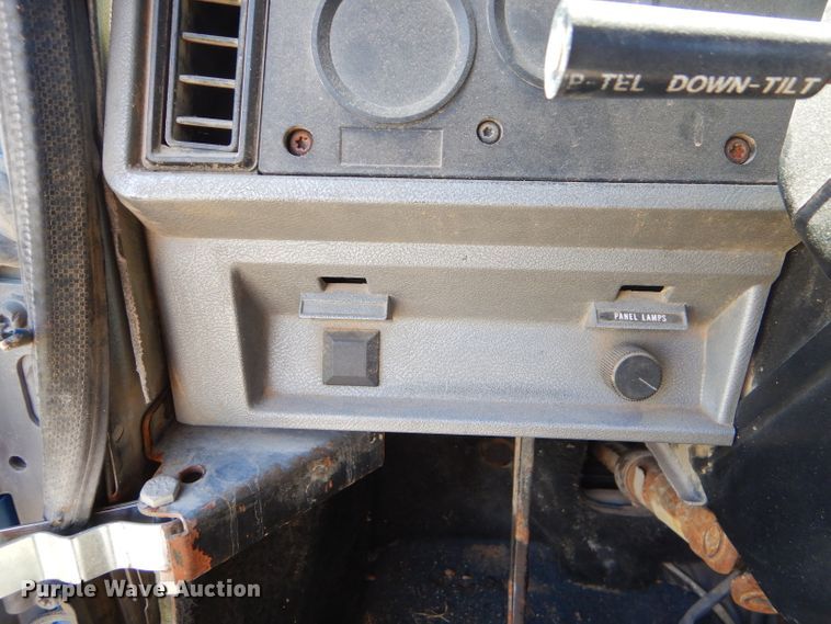 image for item ED9419 1996 Mack CH613 vacuum truck