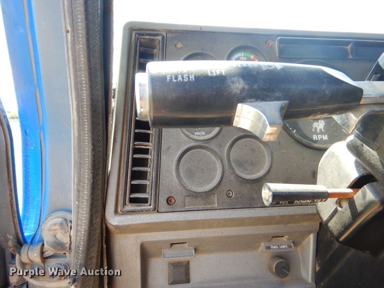 image for item ED9419 1996 Mack CH613 vacuum truck