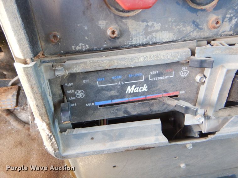 image for item ED9419 1996 Mack CH613 vacuum truck