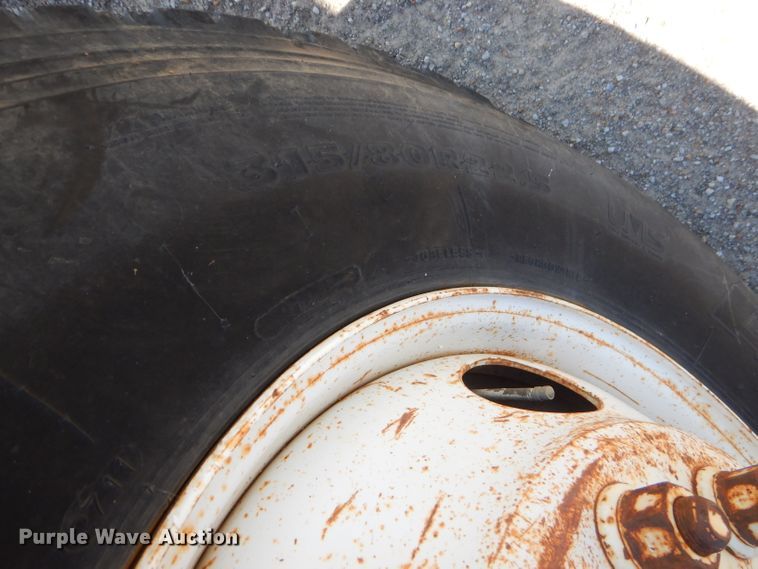 image for item ED9419 1996 Mack CH613 vacuum truck