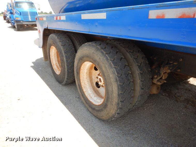 image for item ED9419 1996 Mack CH613 vacuum truck