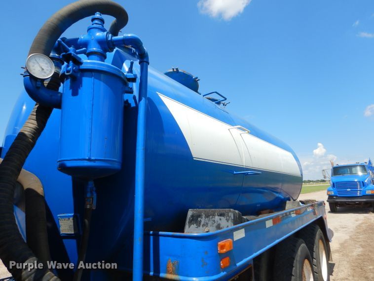 image for item ED9419 1996 Mack CH613 vacuum truck