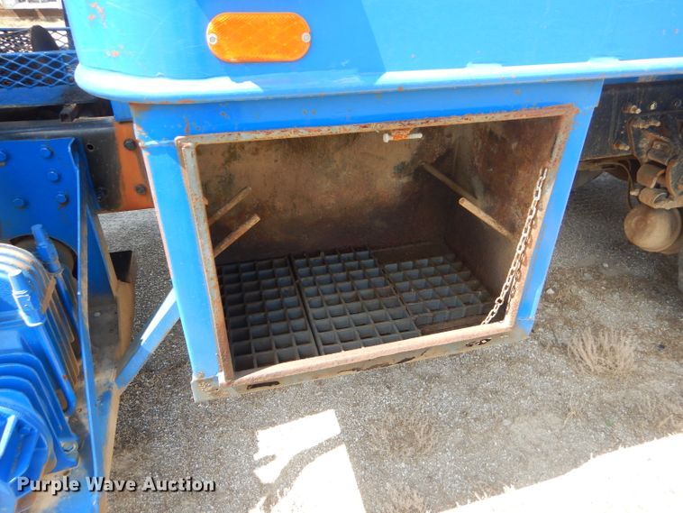 image for item ED9419 1996 Mack CH613 vacuum truck