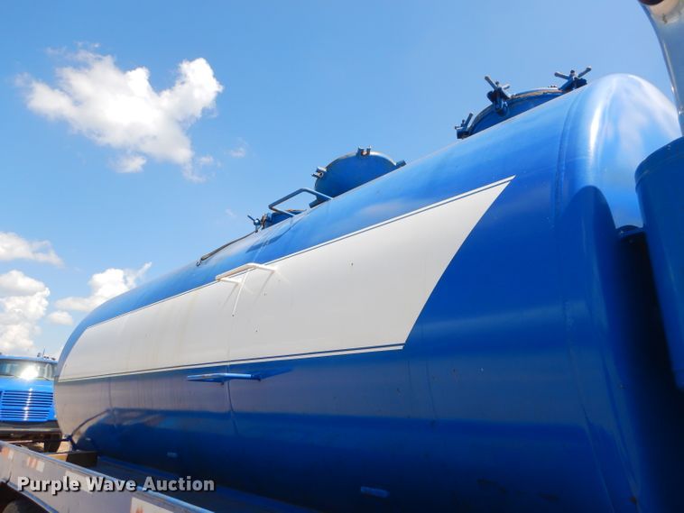 image for item ED9419 1996 Mack CH613 vacuum truck