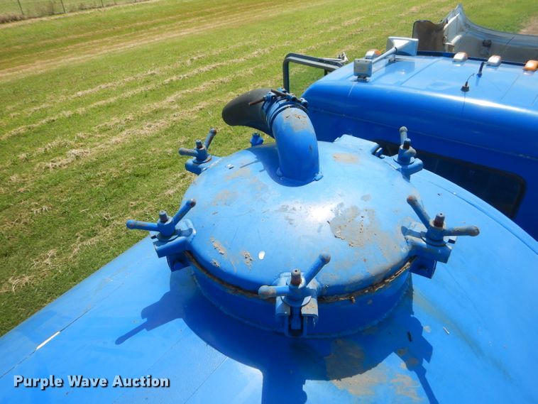 image for item ED9419 1996 Mack CH613 vacuum truck