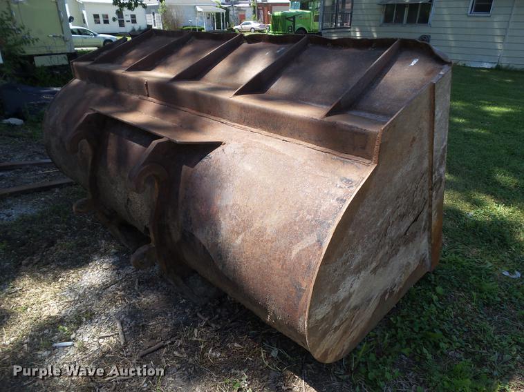 image for item EM9762 108"W loader bucket