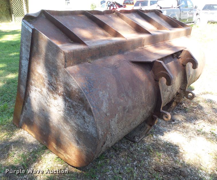 image for item EM9762 108"W loader bucket