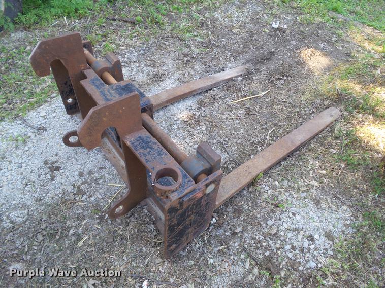 image for item EM9763 Caterpillar 48"L pallet forks