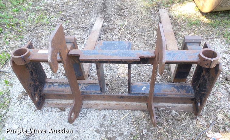 image for item EM9763 Caterpillar 48"L pallet forks