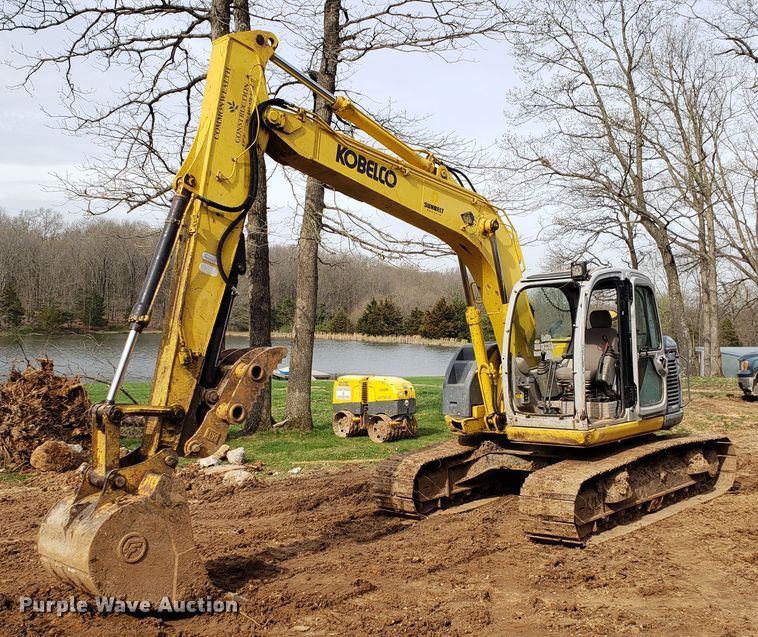 image for item EN9861 2005 Kobelco SK135SRLC-1E excavator