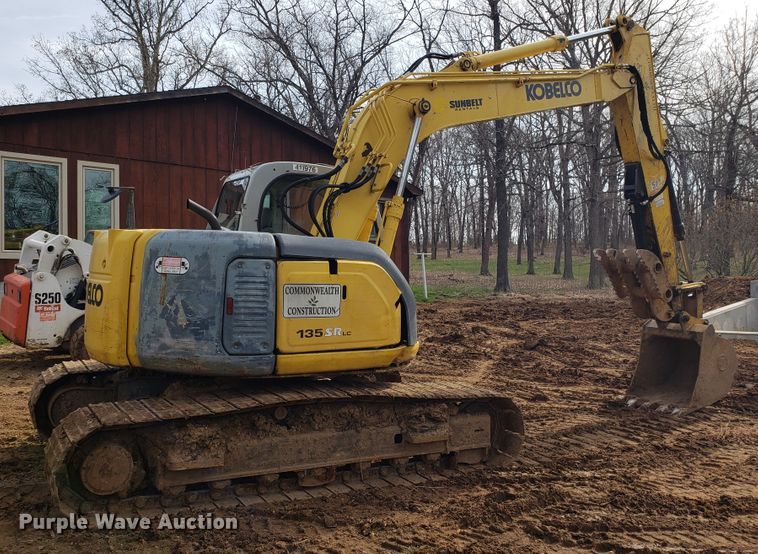 image for item EN9861 2005 Kobelco SK135SRLC-1E excavator