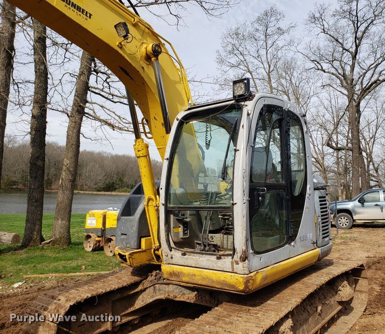 image for item EN9861 2005 Kobelco SK135SRLC-1E excavator