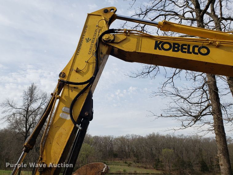 image for item EN9861 2005 Kobelco SK135SRLC-1E excavator