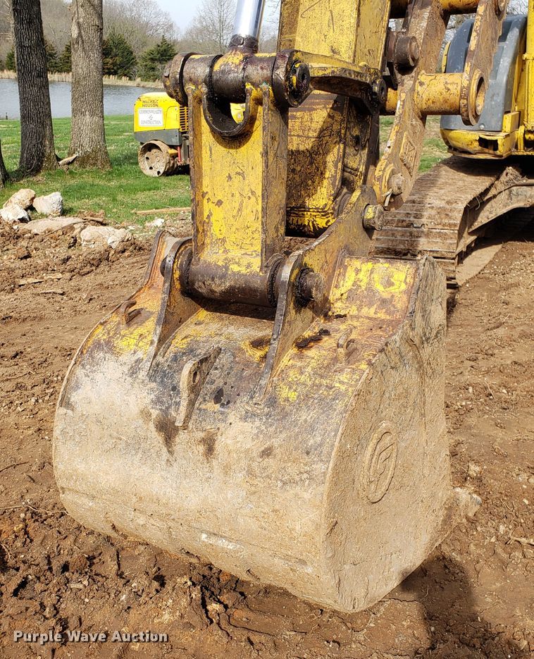 image for item EN9861 2005 Kobelco SK135SRLC-1E excavator