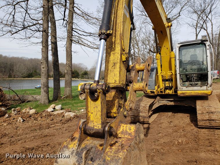 image for item EN9861 2005 Kobelco SK135SRLC-1E excavator